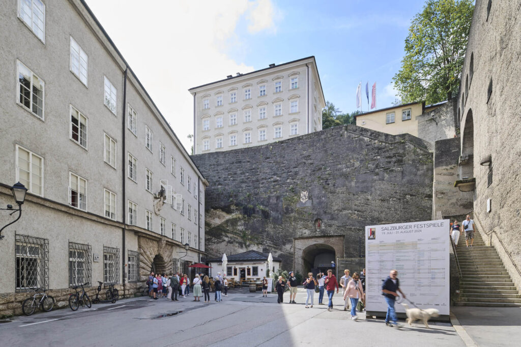 Ausgang Toscaninihof